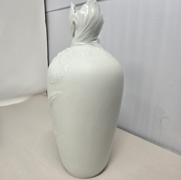Franz All White Unpainted Iris Flower Vase Sculpted Neck Matte & Glossy Timeless - Picture 2 of 9
